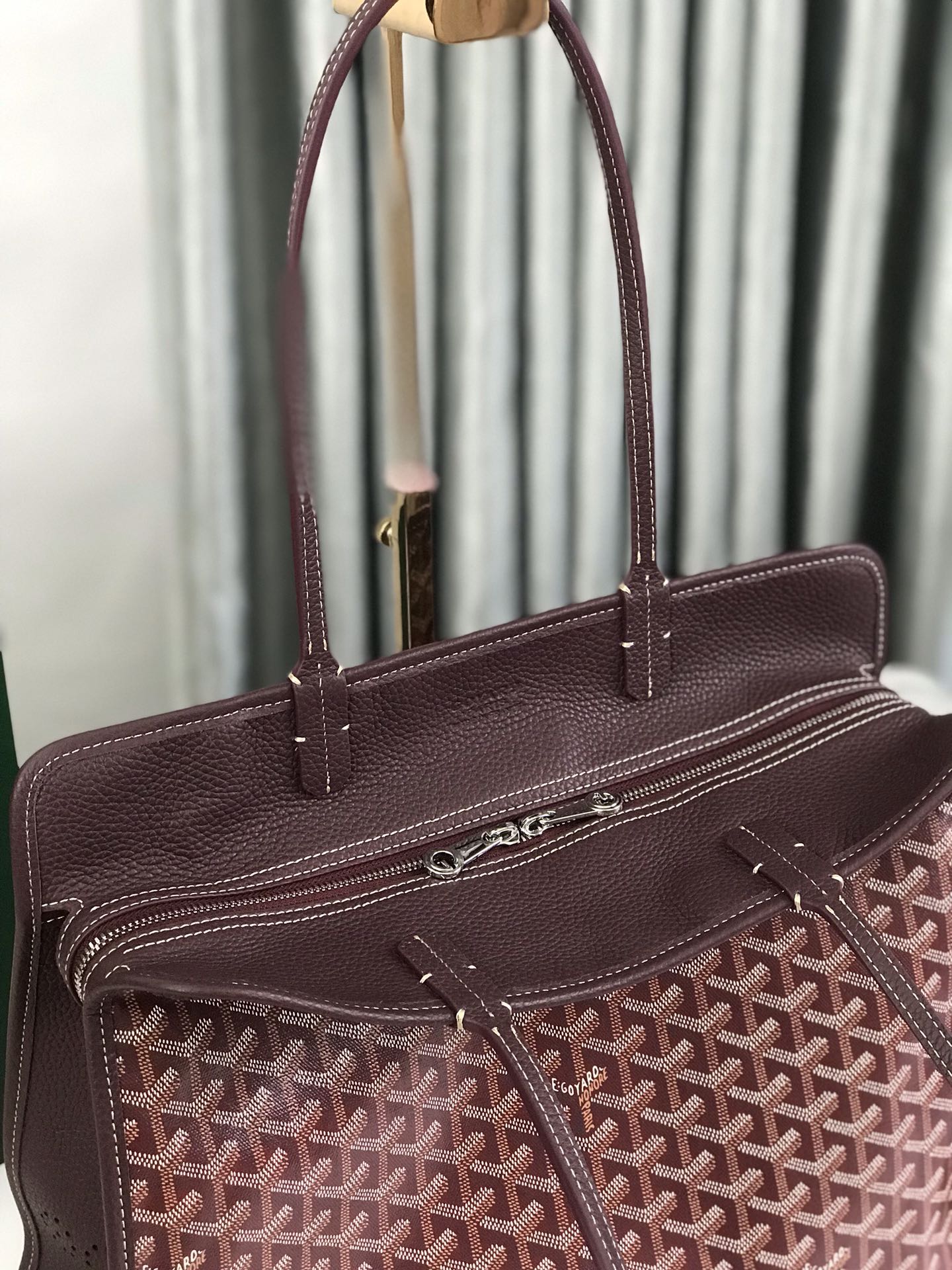 Hardy PM Handle Bag In Burgundy